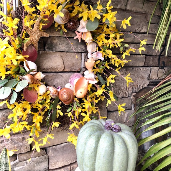 New! Seashell Starfish Forsythia Floral Willow Wreath - Picture 12 of 15